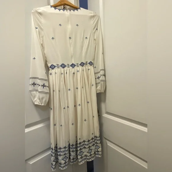 100% SILK Luxe Ivory and Blue Patterned Long Sleeve Dress - Picture 12 of 13